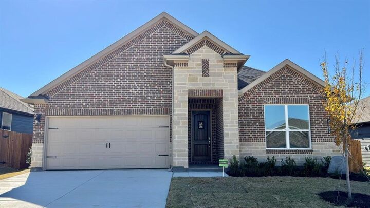 Property Photo: 2600 Goldfinch Drive TX 76205