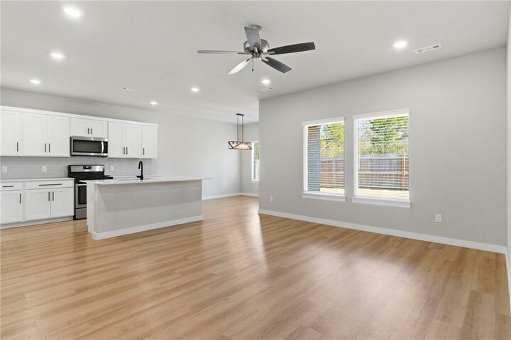 Property Photo:  2221 S 9th Street  AR 72758 