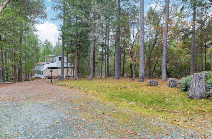 Property Photo: 252 Glenlyn Drive OR 97544