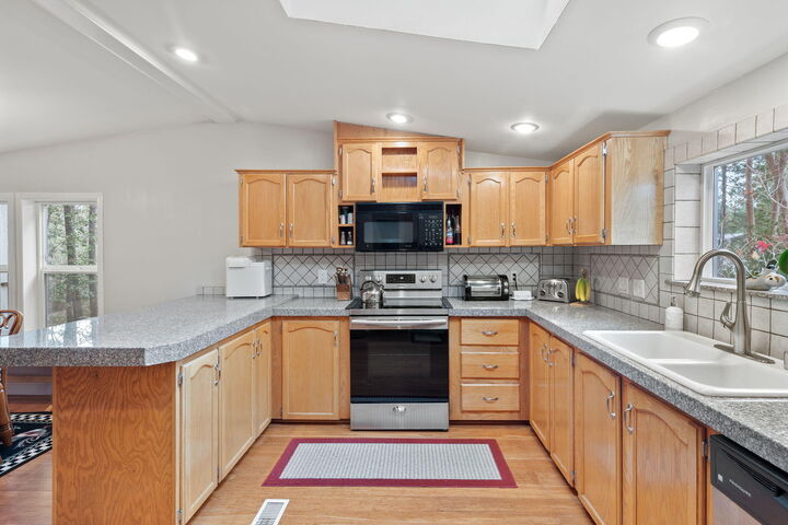 Property Photo: 252 Glenlyn Drive OR 97544