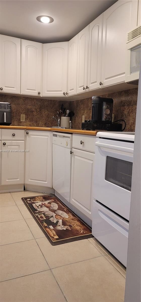 Property Photo:  3675 N Country Club Dr 2201  FL 33180 