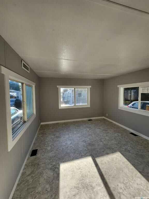 Property Photo:  321 Dunlop Street 14  SK S7N 2P7 