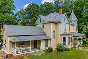 Property Photo: 206 N Brook Street NC 28697