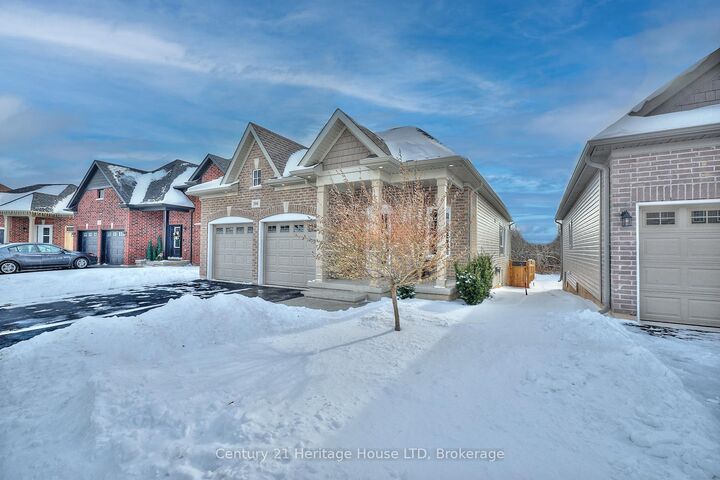 Property Photo:  394 Hummel Crescent  ON L2A 0E8 