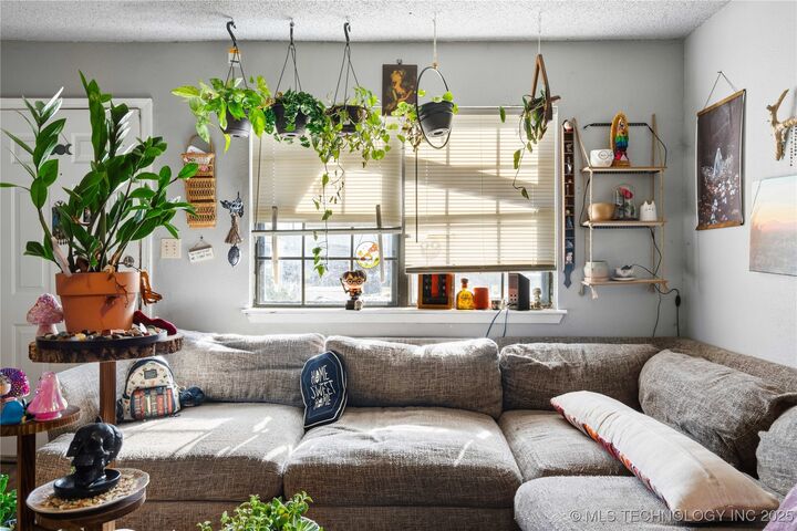 Property Photo: 687 E 142nd Place OK 74033