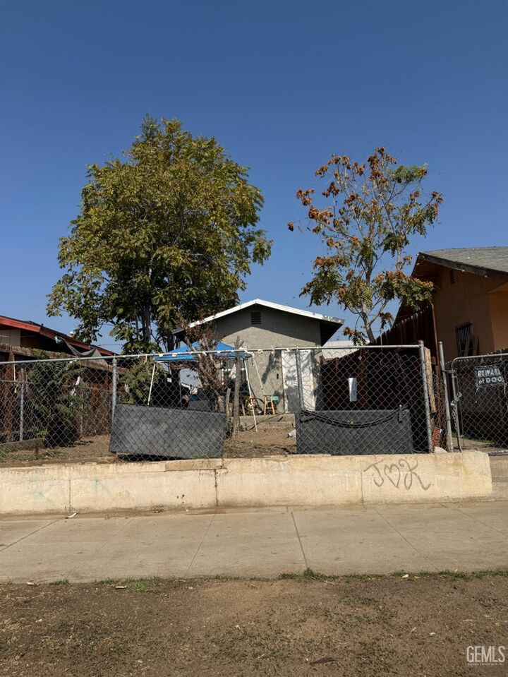 1030 E 19th Street  Bakersfield CA 93305 photo