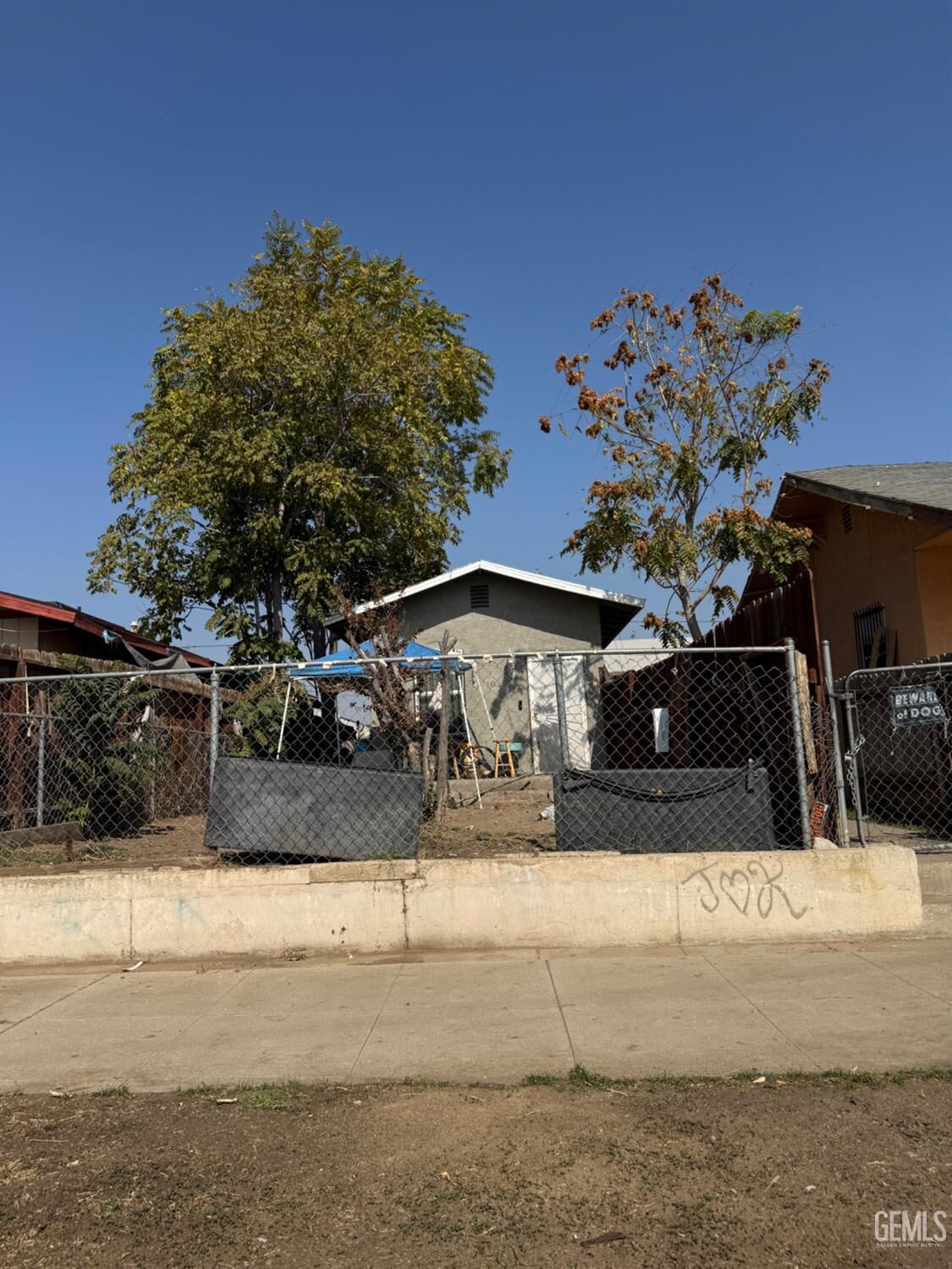 Property Photo: 1030 E 19th Street CA 93305