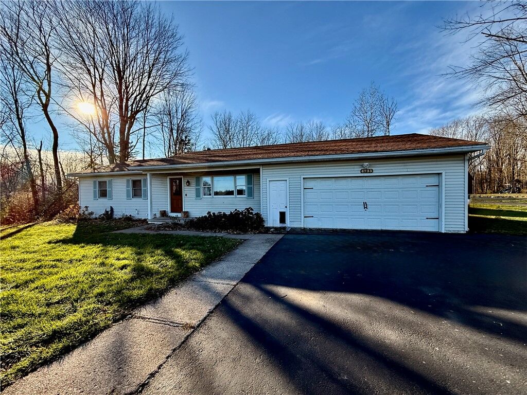 Property Photo:  4735 Farnsworth Road  NY 14505 