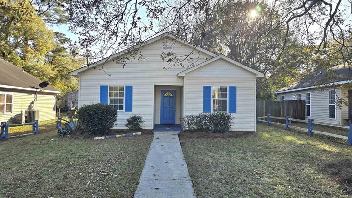 Property Photo:  310 Orchard Way  GA 31088 