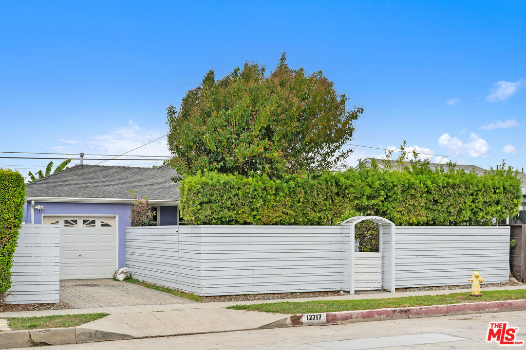 Property Photo: 12717 Culver Blvd CA 90066