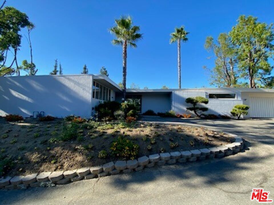 Property Photo:  4014 Rogen Dr  CA 91436 