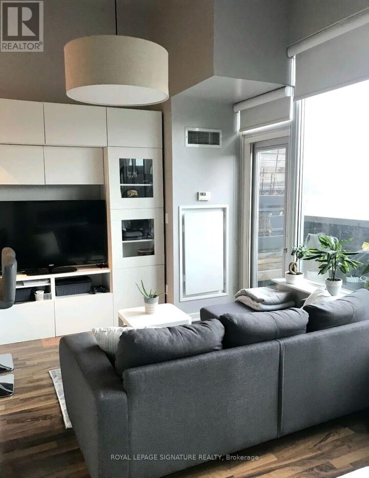 Property Photo:  55 E Liberty Street 106  ON M6K 3P9 