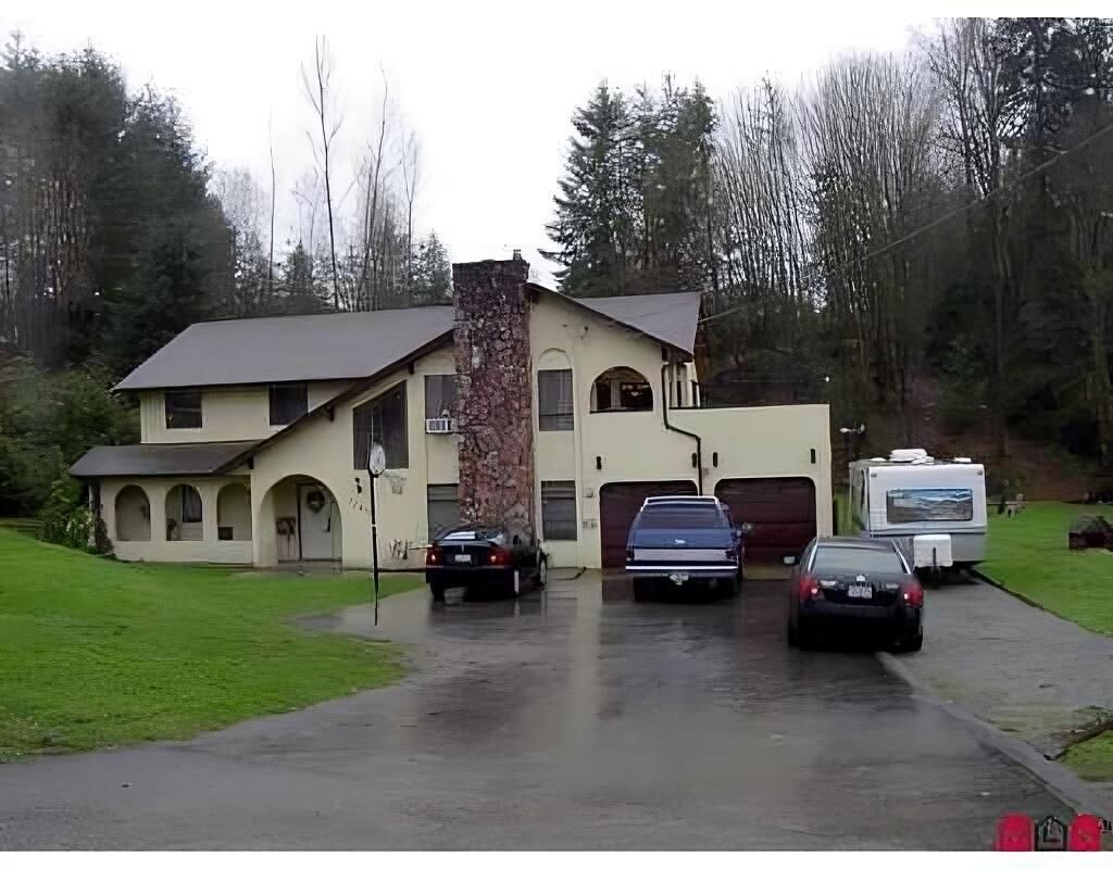 Property Photo:  32460 Cherry Avenue  BC V2V 2T6 