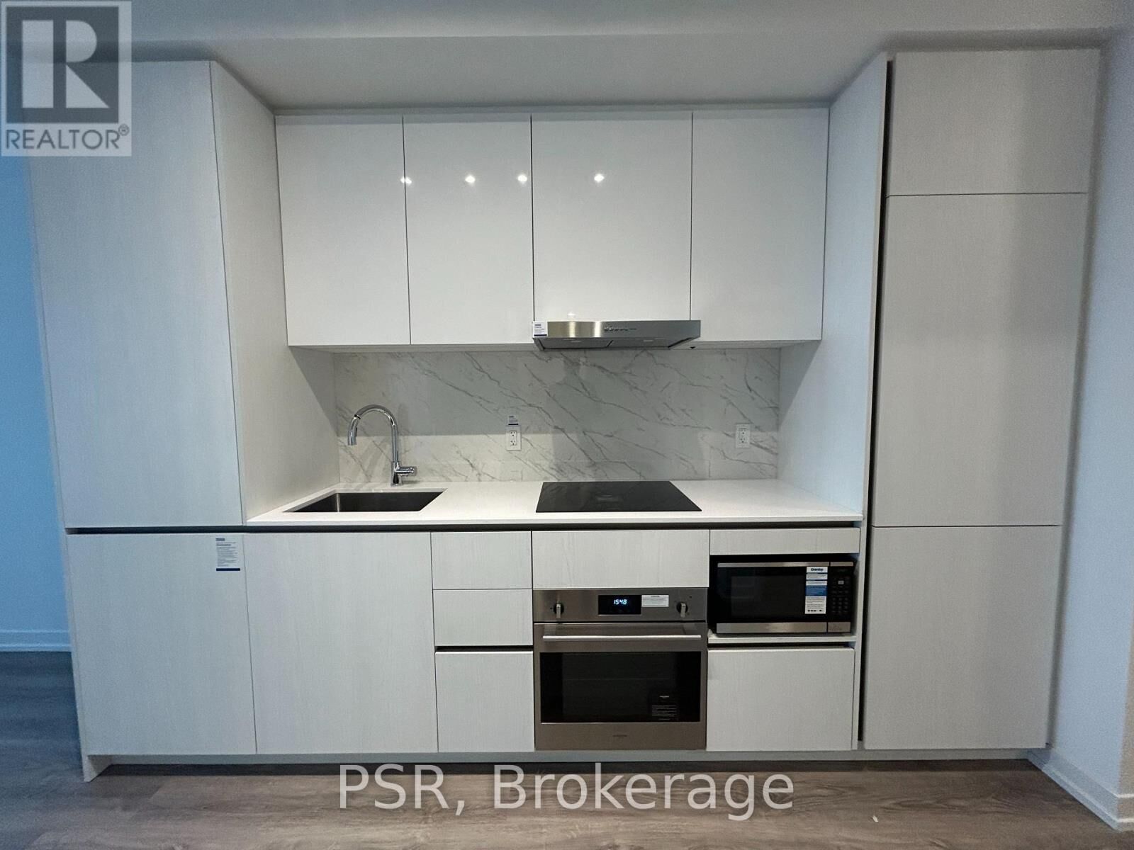 Property Photo:  8 Interchange Way South 2510  ON L4K 0R2 