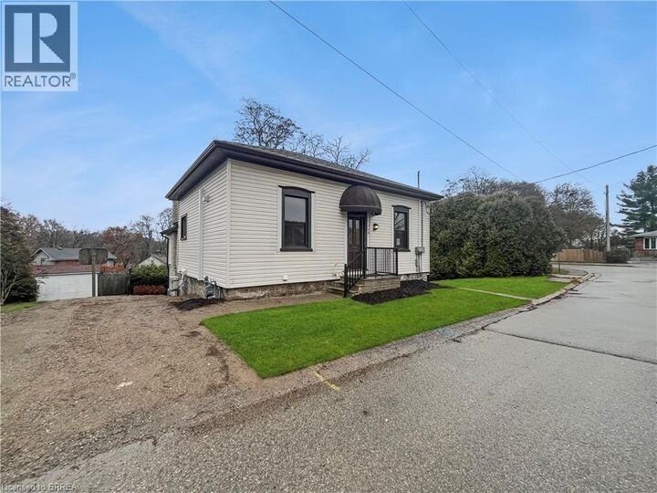 Property Photo:  14 Arnold Street A  ON N3L 2C2 