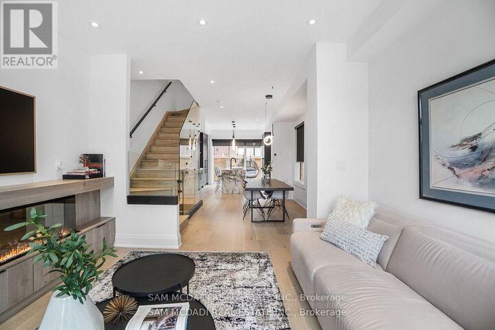 Property Photo:  10 Lunar Crescent 24  ON L5M 2P6 