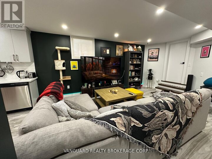 Property Photo:  172 Northcliffe Boulevard Basement  ON M6E 3K6 