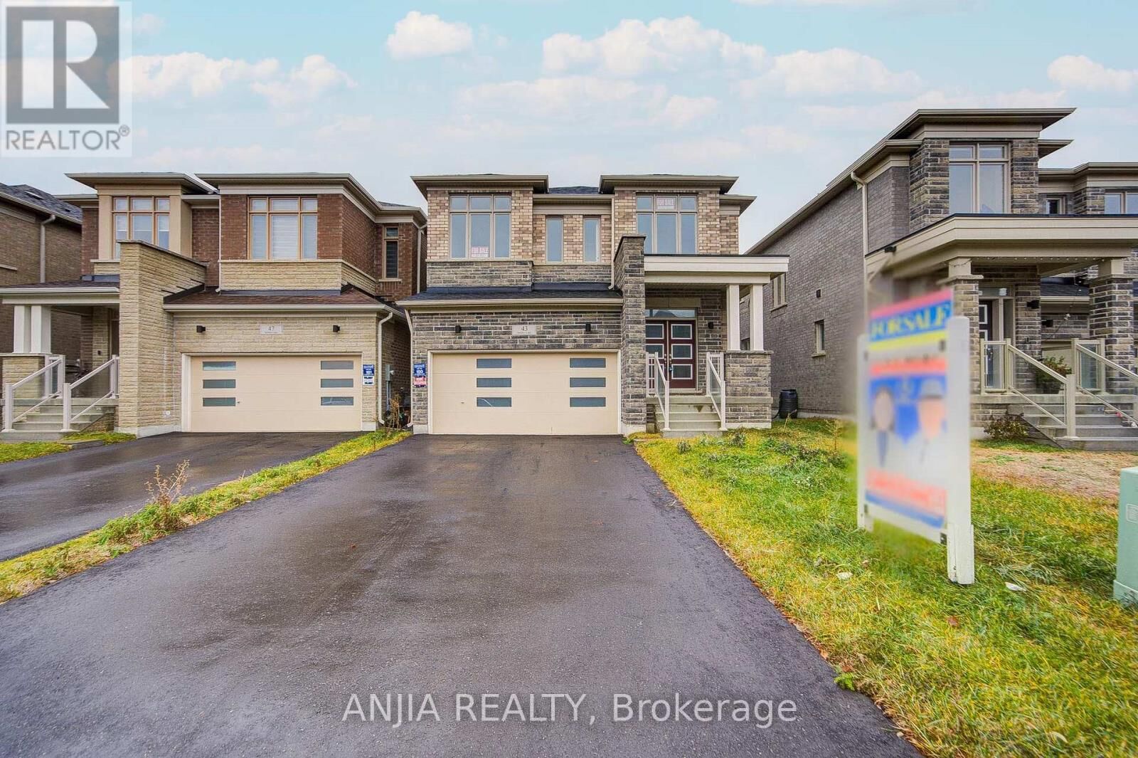 Property Photo:  43 Sambro Lane  ON L4A 0S1 