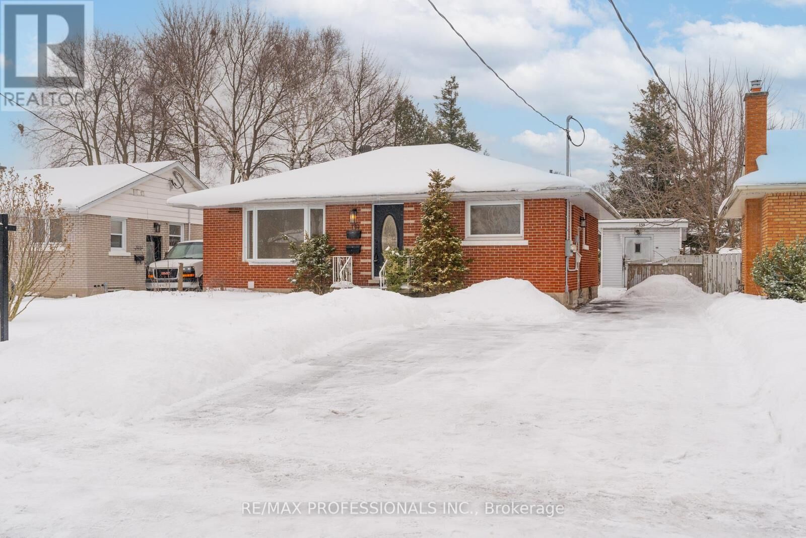 Property Photo:  139 Byron Avenue Lower  ON N2C 1Z7 
