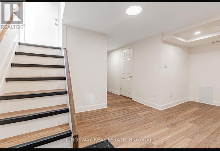 Property Photo:  26 Reid Manor  ON M8Y 2H7 