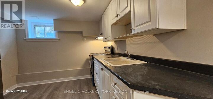Property Photo:  46 Walter Avenue South B  ON L3Y 3P7 