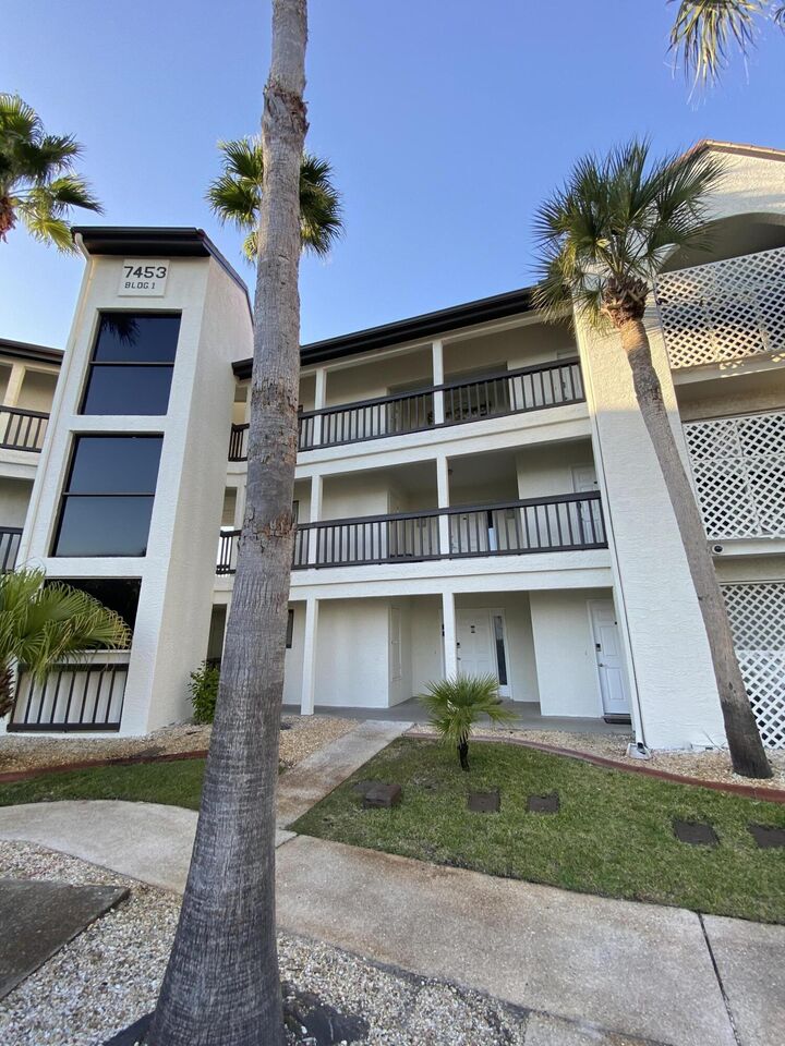 Property Photo:  7453 Sunset Harbor Drive Apt 1-207  FL 32566 