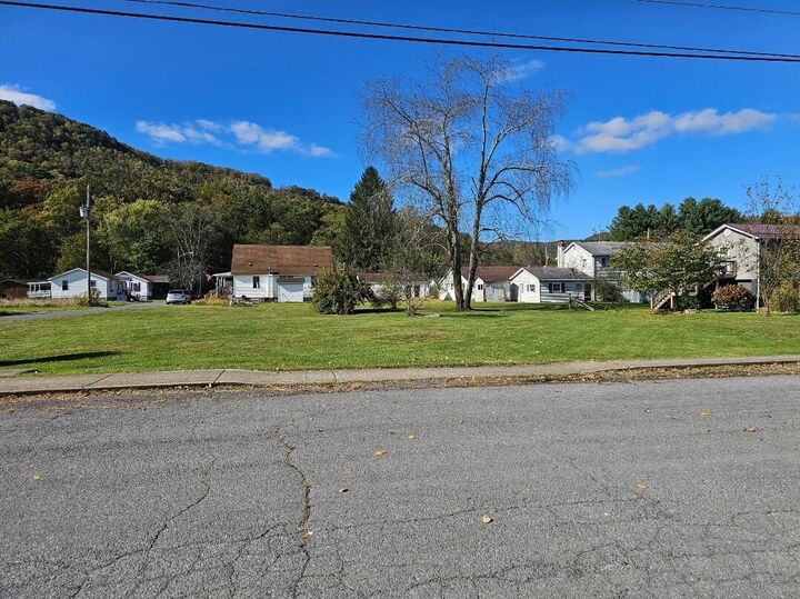 Horton Ave  Rainelle WV 25962 photo