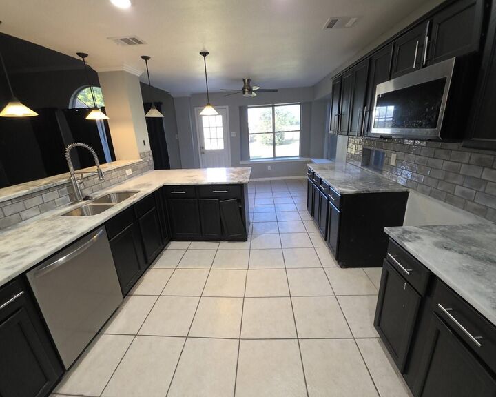 Property Photo: 4510 W Thunderwood Circle TX 77545