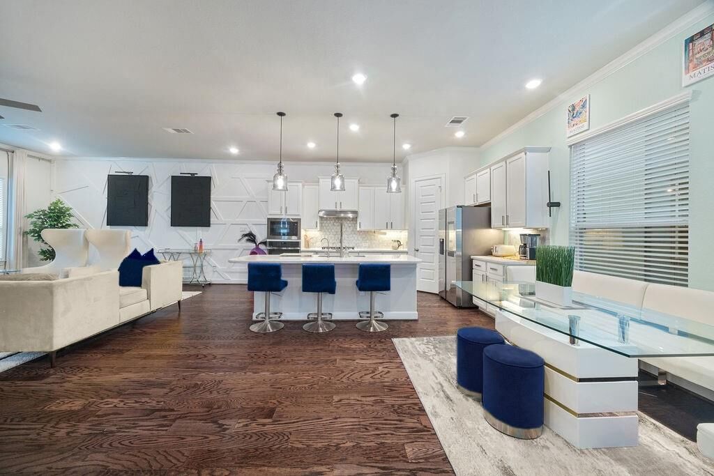 Property Photo:  4008 Centre Glen Drive  TX 77043 