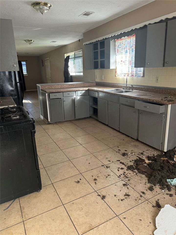 Property Photo:  7202 Orlando Street  TX 77016 