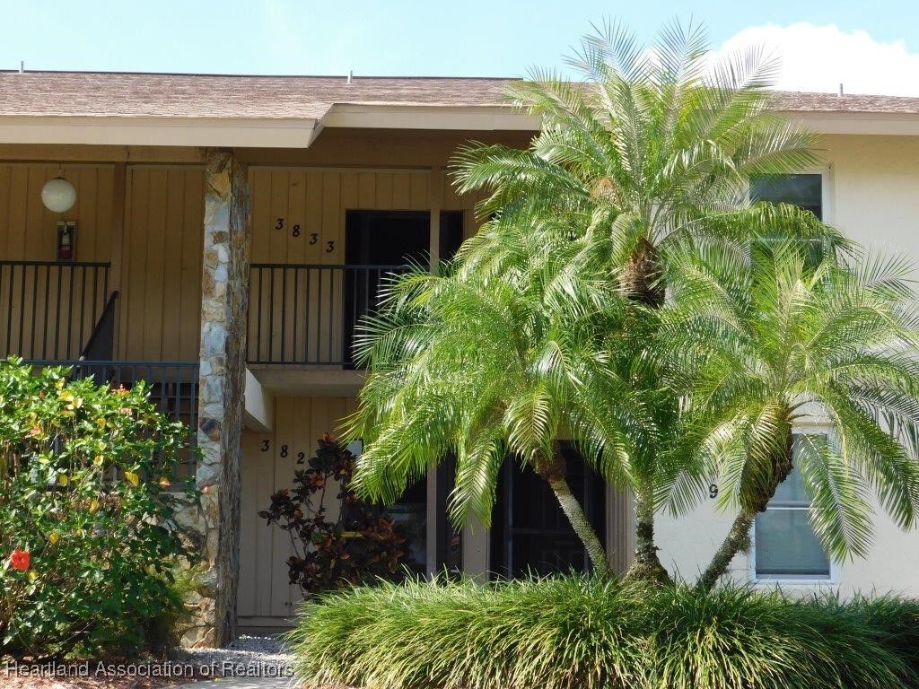 Property Photo:  3835 Edgewater Drive  FL 33872 