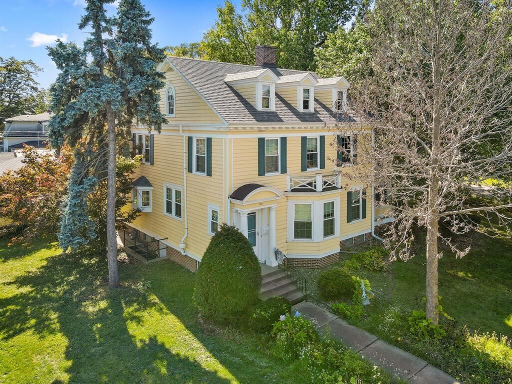 Property Photo: 702 E Montgomery Street IA 50138