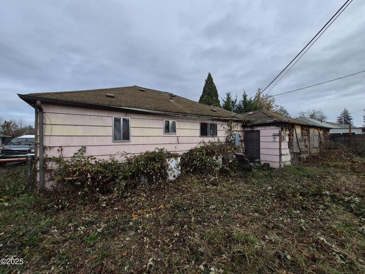 Property Photo:  1383 Centennial Boulevard  OR 97477 