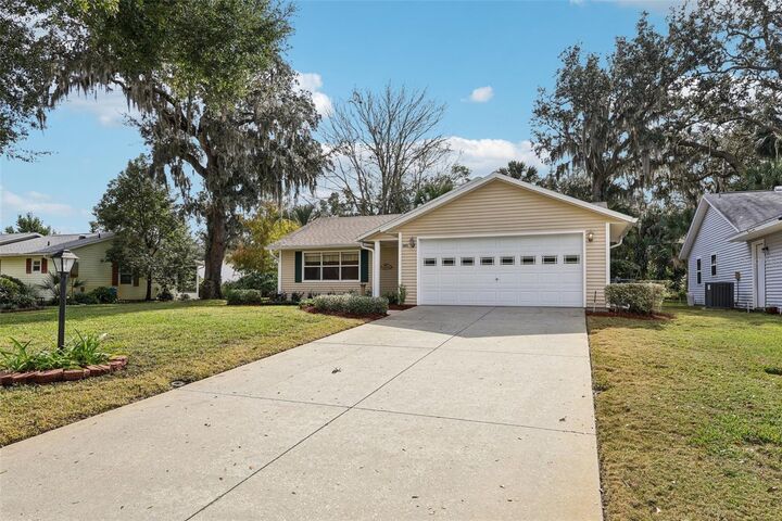 Property Photo: 305 Brigadoon Circle FL 34788