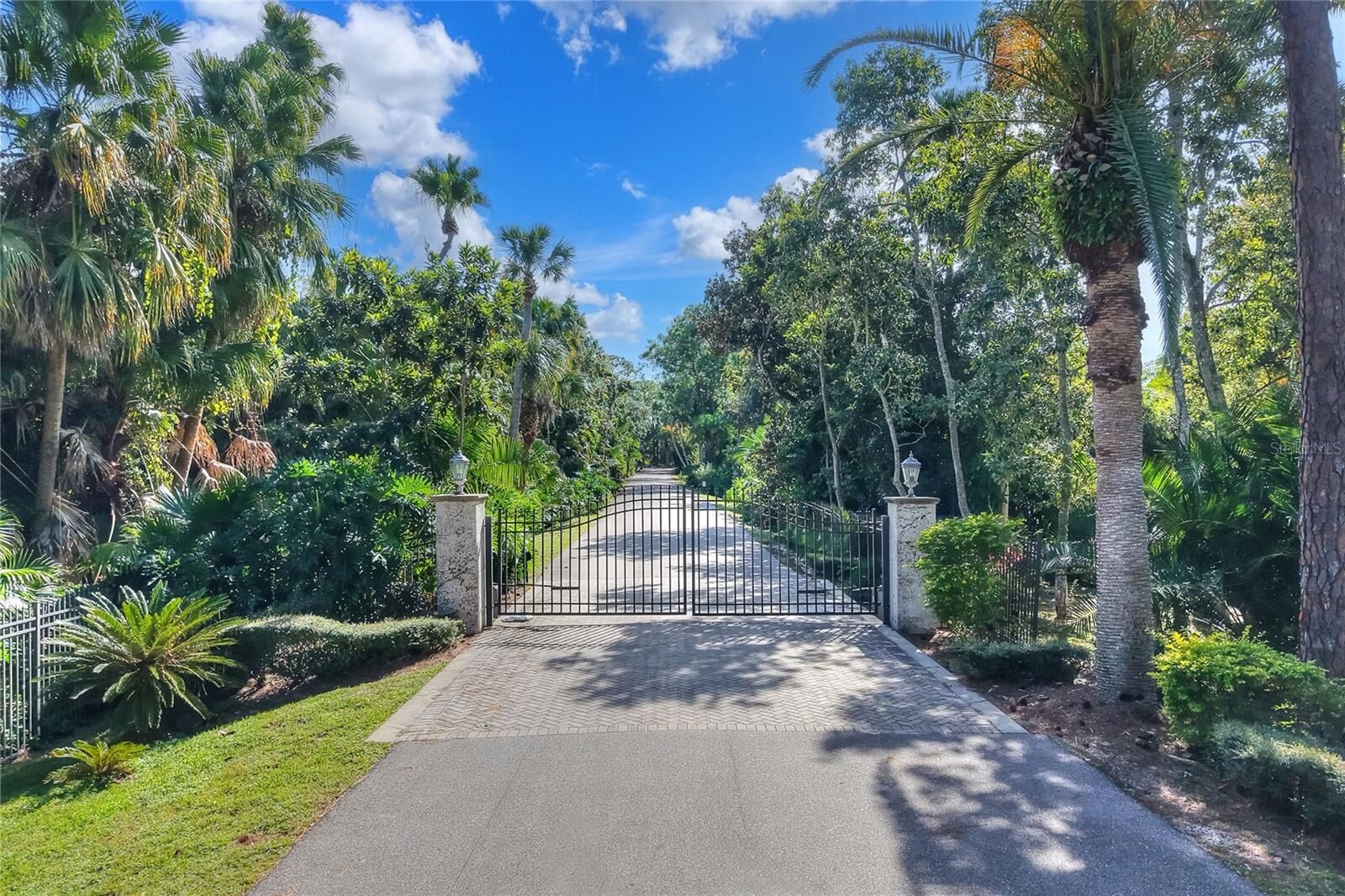 Property Photo: Island Way FL 33884