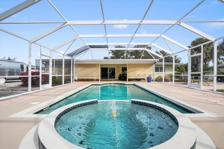 Property Photo: 1513 Pamela Street FL 34275