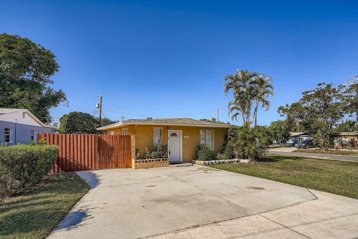 Property Photo: 13698 120th Street FL 33778