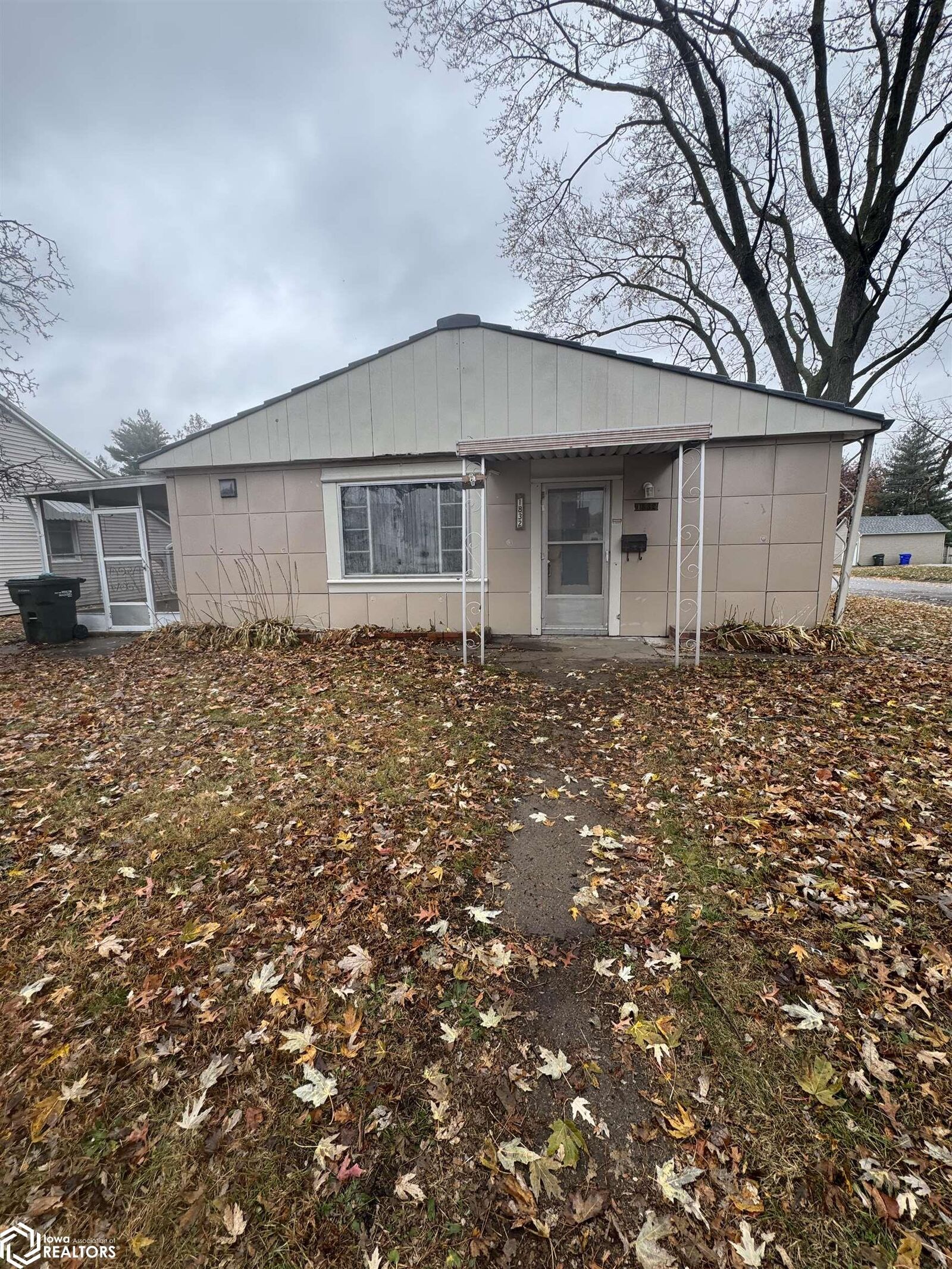 Property Photo:  1832 Avenue D  IA 52627 