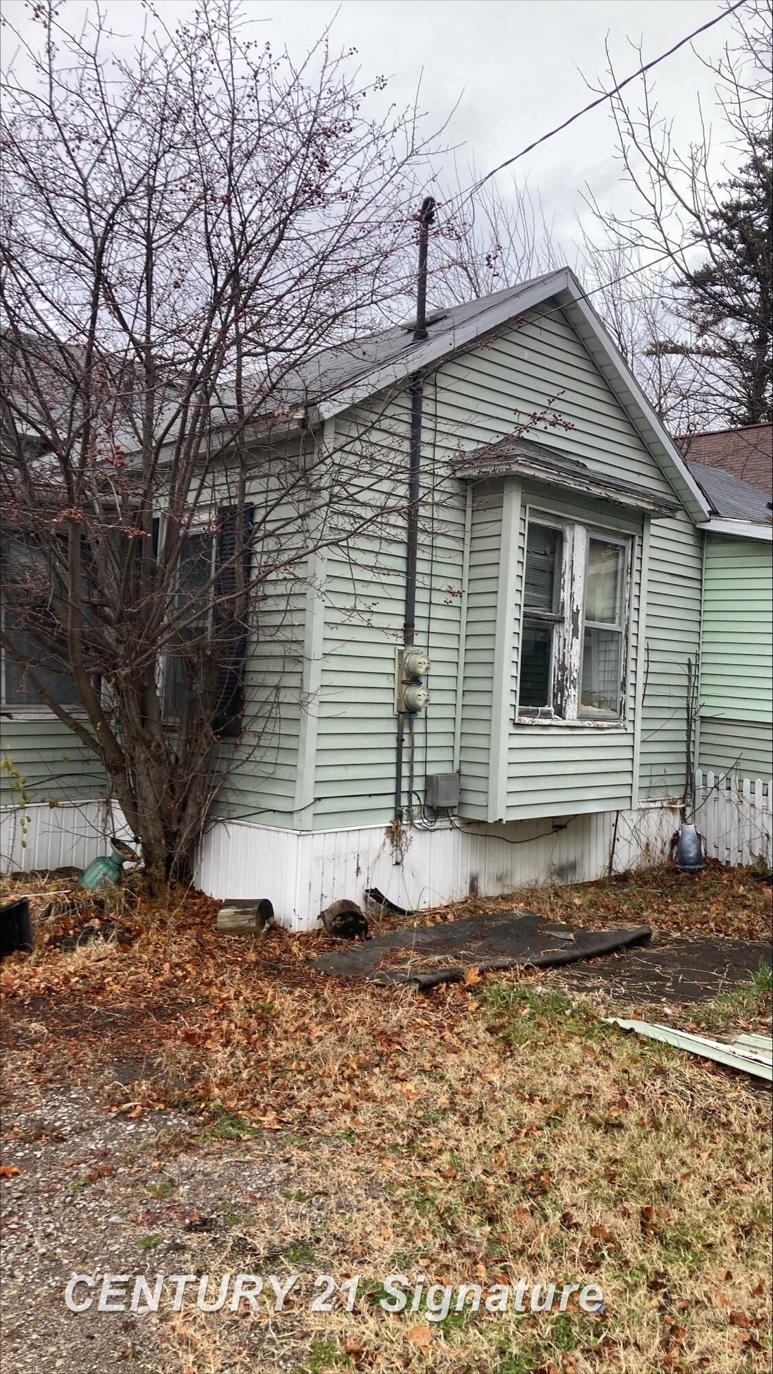 Property Photo: 828 W Remington Street MI 48602