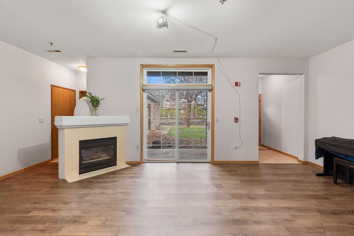 Property Photo:  180 W Oak Leaf Dr  WI 53154 