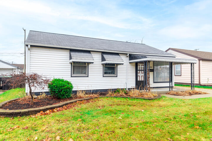 Property Photo:  3256 S Stella Court  MI 48183 