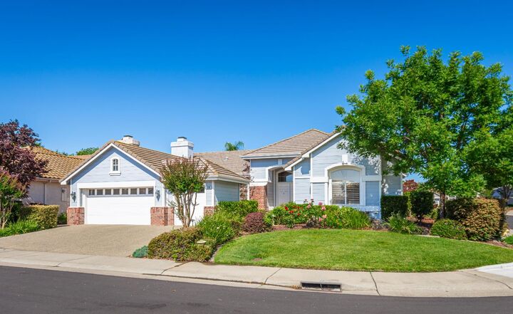 Property Photo:  300 Roundhill Court  CA 95747 