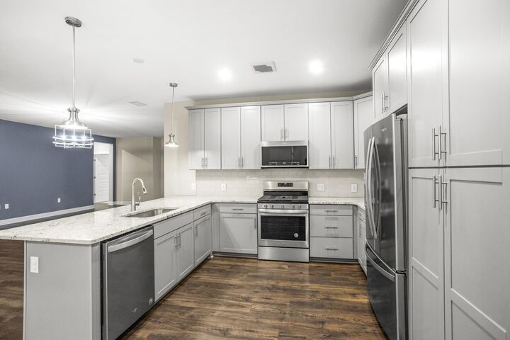 Property Photo:  141 Saundersville Rd 1402  TN 37075 