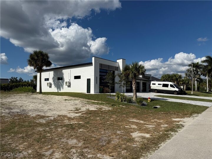 Property Photo: 1120 SW 18th Avenue FL 33991