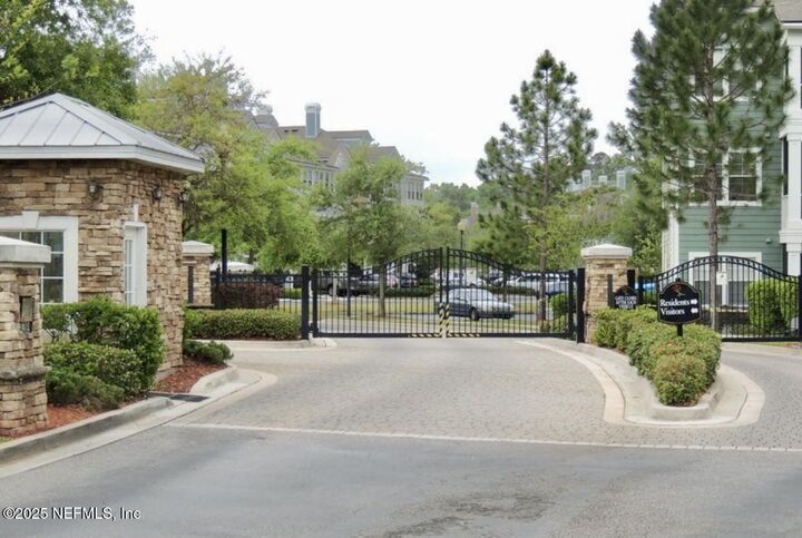 Property Photo: 8550 Touchton Road 922 FL 32216