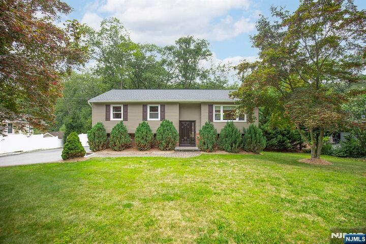91 Buena Vista Drive  Ringwood NJ 07456 photo