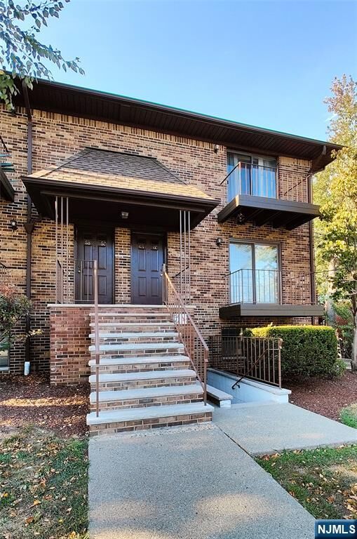 Property Photo:  8 Sewall Avenue B  NJ 07011 