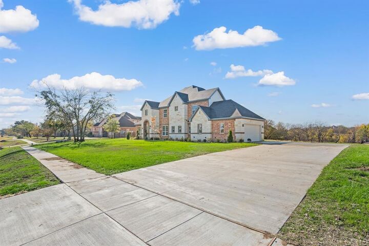 Property Photo: 828 Mallard Pointe Drive TX 75104