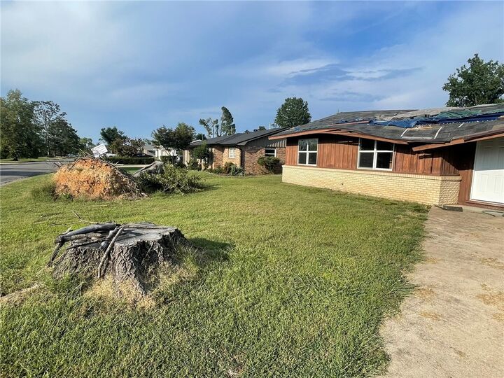 Property Photo:  917 S 15th Street  AR 72758 