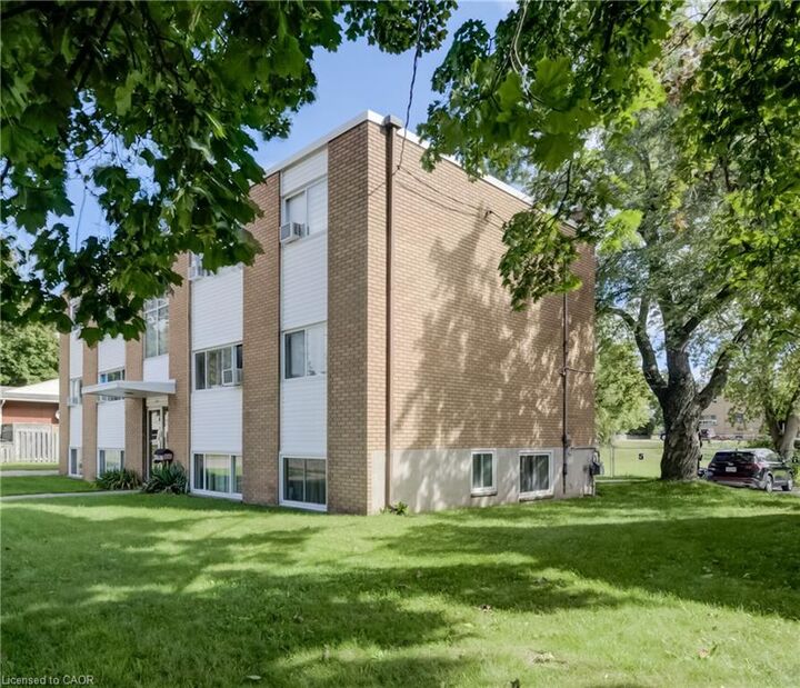 Property Photo:  125 Schlueter Street  ON N3H 4B4 